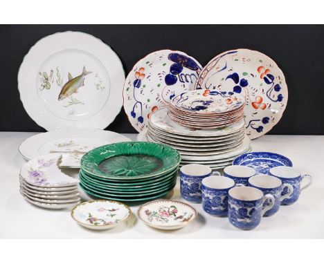 Collection of ceramics to include 8 x green Wedgwood leaf plates, Allertons plates, small selection of blue and white ceramic