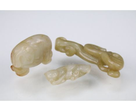 Collection of Chinese jade, comprising: a carved mutton fat jade Elephant pendant ornament, 4.5cm long, a jade pendant carved