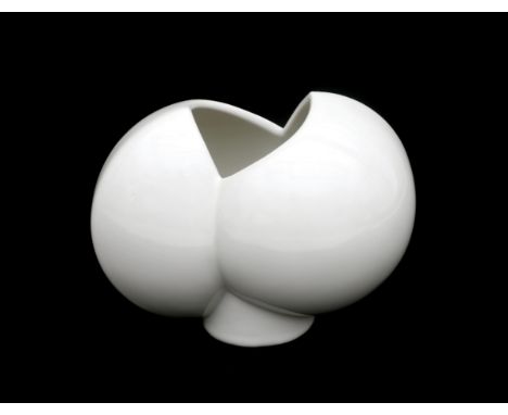 Jan van der Vaart (1931-2000) A white glazed ceramic vase, model 57 "Billen" (buttocks), multiple, 1987, marked underneath. 1