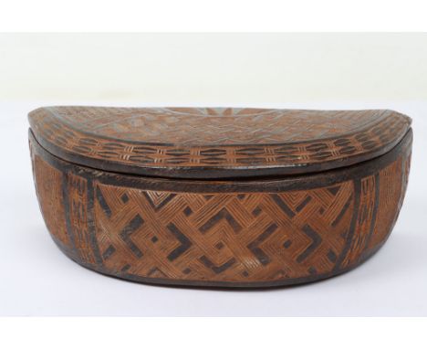 African Kuba tribal carved wooden cosmetic box of demi lune form, 25 x 13.5 x 9.5cm tall, lid and sides of box incised with g