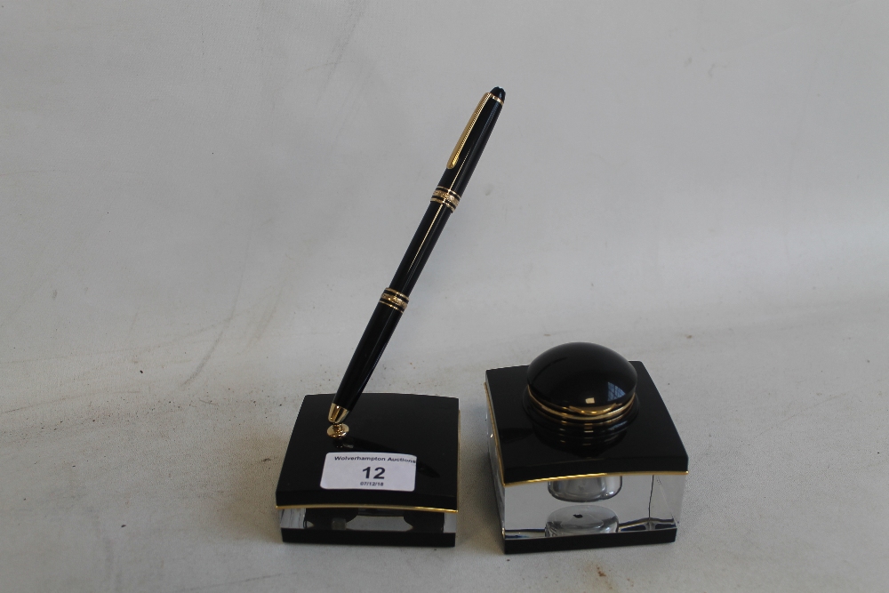 A MONT BLANC MEISTERSTUCK FOUNTAIN PEN in black along with associated