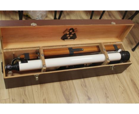 A PRINZ MODEL 660 ASTRONOMICAL TELESCOPE, with tripod in fitted wooden box