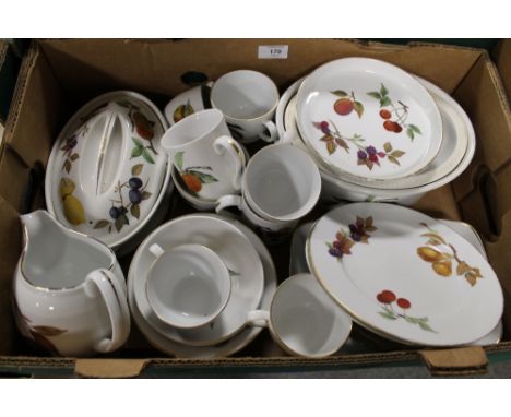 A TRAY OF ROYAL WORCESTER EVESHAM CHINA