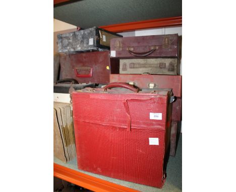 A LARGE QUANTITY OF VINTAGE RECORDS, 78'S ETC
