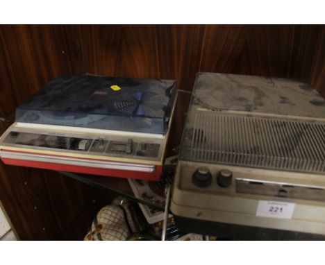 A 'LUCKY' RADIO / RECORD PLAYER COMBO & AN AIWA PHONOGRAPH (2)