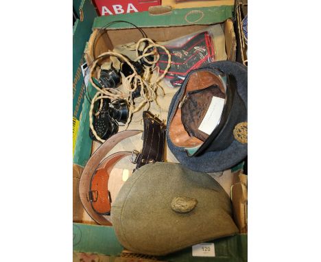 A TRAY OF WW2 ERA MILITARY ITEMS TO INC AN RAF CAP, SAM BROWN BELT ETC