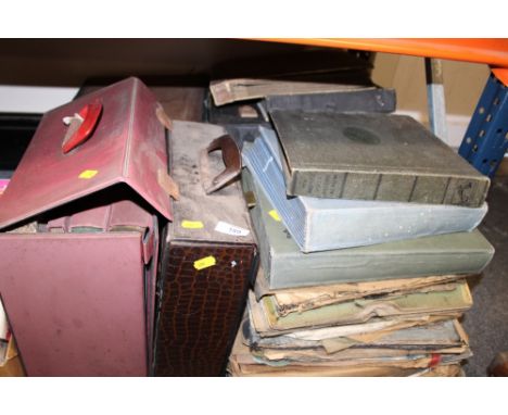 A LARGE QUANTITY OF VINTAGE 78S AND OTHER CLASSICAL RECORDS