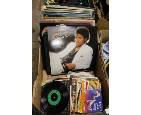A TRAY OF LP RECORDS & SINGLES TO INC THE MOODY BLUES, MICHAEL JACKSON ETC