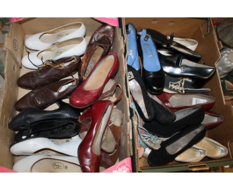 TWO BOXES OF ASSORTED 1940S AND 1950S ERA VINTAGE LADIES SHOES