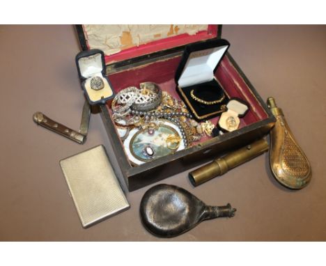 A LIDDED BOX OF COLLECTABLES TO INCLUDE SHOTGUN LOADERS, VINTAGE BRASS SCOPE ETC