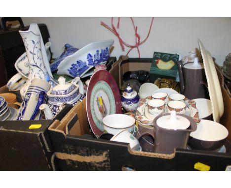 TWO TRAYS OF CERAMICS TO INC COALPORT, ROYAL WORCESTER, BLUE & WHITE ETC