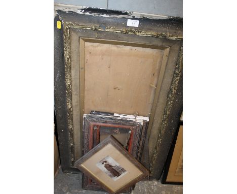 A SELECTION OF VINTAGE PICTURE FRAMES