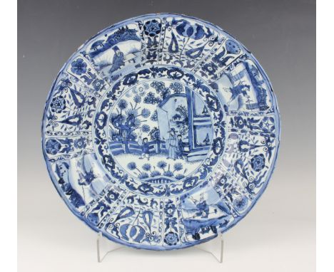 An impressive Chinese blue and white Kraak porcelain circular dish (schootel), late Ming dynasty, Chongzhen period, vibrantly