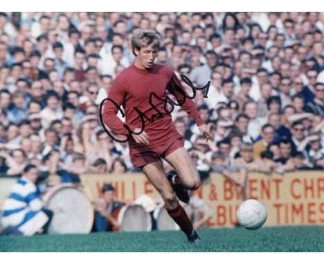 Autographed Colin Bell 8 X 6 Photo - Col, Depicting The Manchester City Midfielder Gliding Over The Loftus Road Pitch With Th