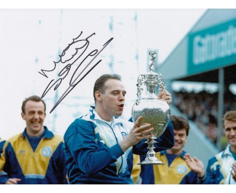 Autographed Mel Sterland 8 X 6 Photo - Col, Depicting The Leeds United Full-Back Holding Aloft The First Division Trophy At E