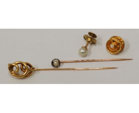 19th CENTURY GOLD STICK PIN with knot pattern top; a stick pin with pearl top and two gilt metal and single pearl dress studs