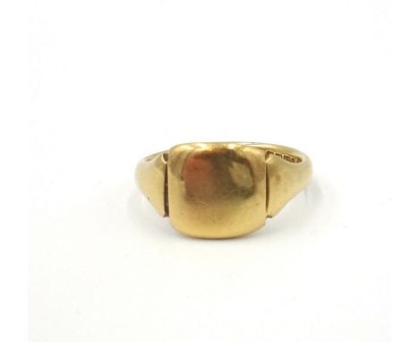 An 18ct gold signet ring, Birmingham 1925, ring size R, weight 7.5 gms.