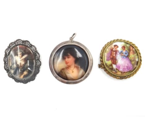 A silver mounted ceramic miniature circular pendant, designed as the portrait of a girl, wearing a necklace, London 1905, a c