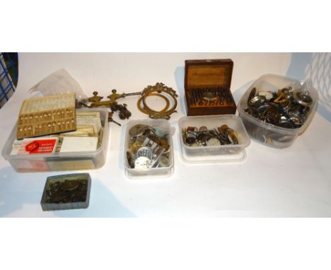Horological interest, comprising; a quantity of mantel clock and pocket watch movements, parts and sundry, (qty).   S3B