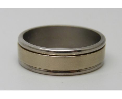 A titanium ring with 18ct gold inlay, 4.6g, U