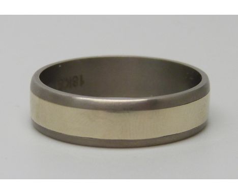 A titanium ring with with 18ct gold inlay, 2.2g, U