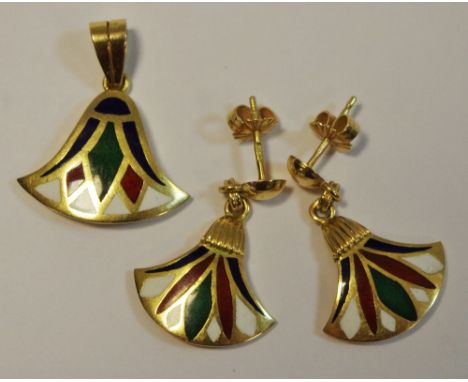 A continental yellow metal &amp; enamel fan shaped pendant and conforming earrings 15.8g
