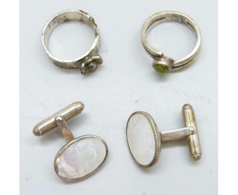 A silver ring, M, together with a pair of silver and mother of pearl cufflinks, and a silver peridot ring, L/M, 16g total wei