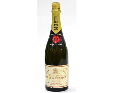 Moet & Chandon Dry Imperial 1964, vintage champagne U: 2cm inverted