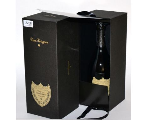 Dom Perignon 2006, vintage champagne, oc U: <1cm inverted