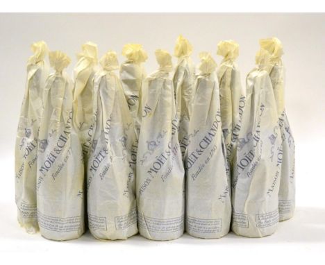 Moet & Chandon Brut 1981, vintage champagne, (x11) oc (eleven bottles)
