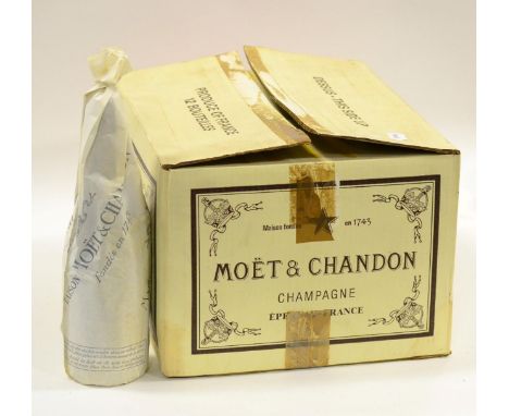 Moet & Chandon Brut 1981, vintage champagne, oc (twelve bottles)