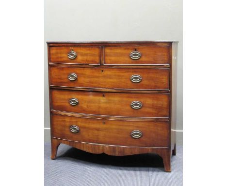 An early 19th century mahogany bowfronted chest of drawers on bracket feet, 103 x 106 x 56cm