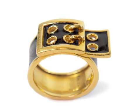 Kutchinsky – An 18ct gold and black enamel buckle ring. Signed, size H/I, 10.5g.