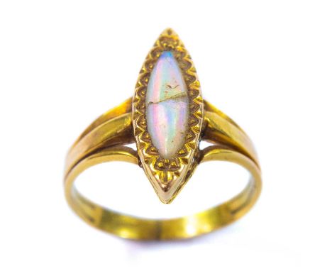 The head of navette form, the opal cracked, stamped 585, size K, 2.7g.