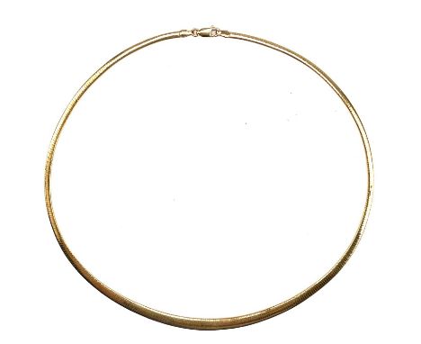 Stamped 375, with graduated links, 11.9g.Some very light scratches otherwise good. Length 17" approximately. Width 2.5-5.5mm.