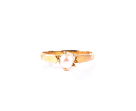 A single stone culture pearl ring, the claw mounted pearl in tapered mount, marked '18ct', size R, 3.1g