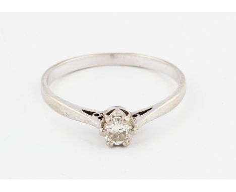 An 18ct white gold diamond solitaire ring, set with round cut diamond, approx. .25ct, hallmarked London 1975, ring size R, we