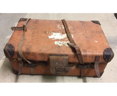 A vintage travelling trunk / case with leather straps and corners. Marked 789. Approx. 81 x 53 x 31cm