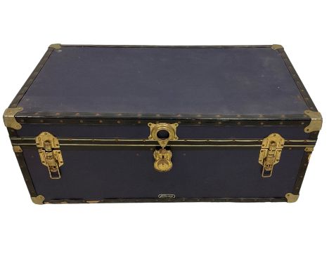 Vintage travelling trunk Dimensions: Height:&nbsp;36cm&nbsp; Length/Width:&nbsp;90cm&nbsp;