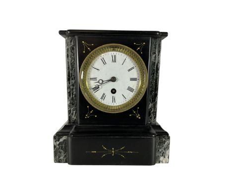 French - 19th century 8-day timepiece mantle clock. No pendulum.Dimensions: Height:&nbsp;20cm&nbsp; Length/Width:&nbsp;22cm&n