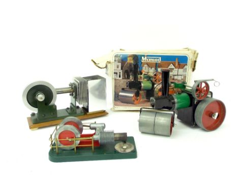 Mamod steam roller traction engine with box; together with two further vertical steam engines (3)