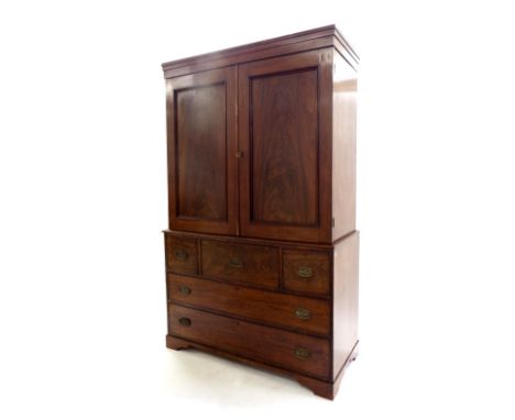 Good 19th century flame mahogany linen press, the top fitted with twin panel doors enclosing an interior fitted with four dra