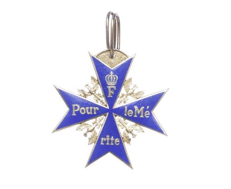 Germany,Prussia, Pour le Merite, neck badge in gilt metal and enamel. A good tailor's copy. Good very fine. (1)This lot is su