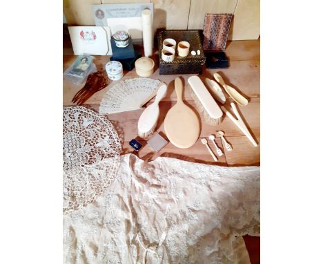 Vintage dressing table accessories to include an Oriental papier-mache box, Coronation items, 3 trinket boxes to include a Co