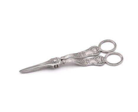 A PAIR OF VICTORIAN SILVER KING'S PATTERN GRAPE SCISSORS CHARLES REILY &amp; GEORGE STORER With loop handles and engraved wit
