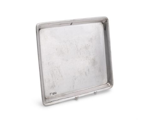 
	
		A SCOTTISH SILVER RECTANGULAR TRAY
		GEORGE EDWARD &amp; SONS, GLASGOW 1915
		20cm (8in) long
		316g (10.2 oz) 
		
		Con