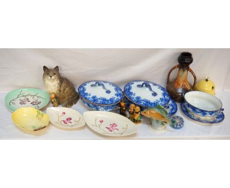 LARGE SELECTION OF DECORATIVE CERAMICS
including a seated Beswick Cat; a Charlotte Cadzow for Langrove of Edinburgh honey pot