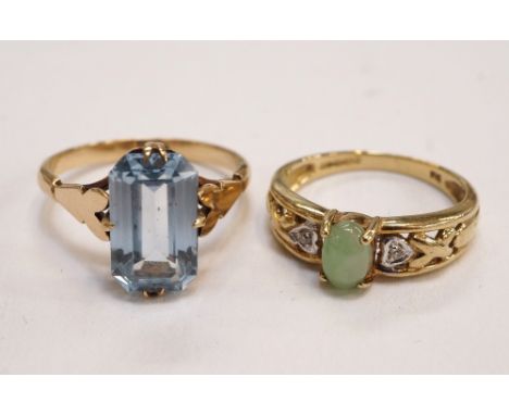 DIAMOND AND JADE DRESS RING
the central cabochon jade stone flanked by a diamond to each side, on nine carat gold shank, comp