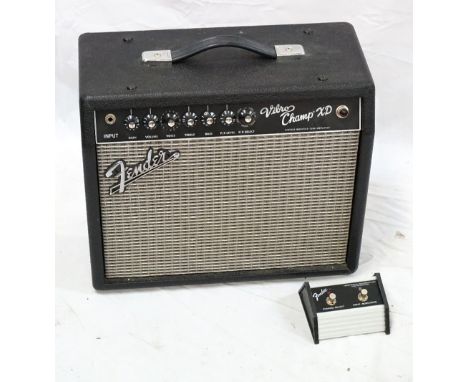 'FENDER' VIBRO CHAMP XD GUITAR AMPLIFIER
with footswitch