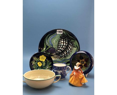 A 2004 Moorcroft plate slip trailed with a duck.   Dia. 22cms. a smaller plate with two primroses, a hibiscus bowl.   Dia. 12